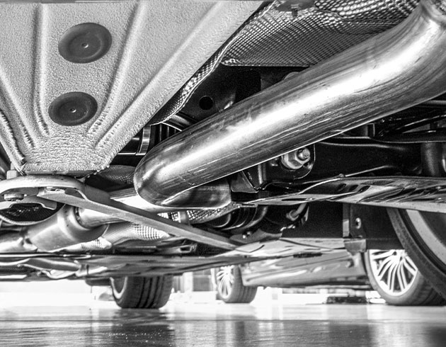 Sauberer Auto Unterboden, Symbolbild Unterbodenwäsche